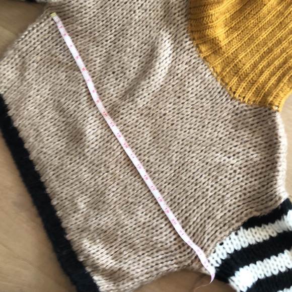 Cowl neck sweater with black and white striped sleeves - Picture 5 of 8